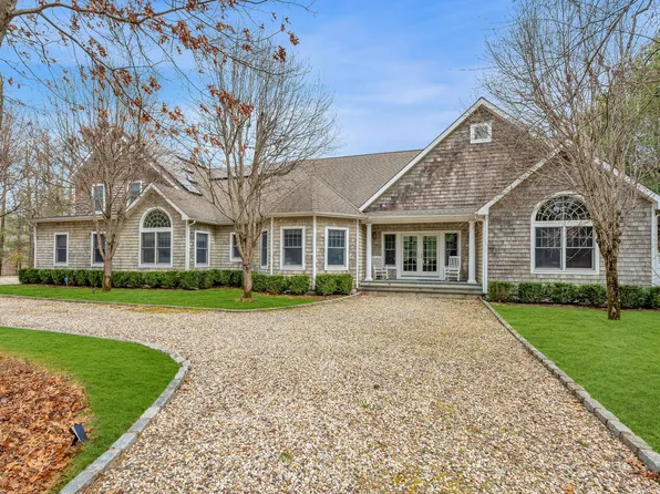 https://photos.zillowstatic.com/fp/9a99cd85b3a3e50dcfda095e736ff9a7-p_e.webp