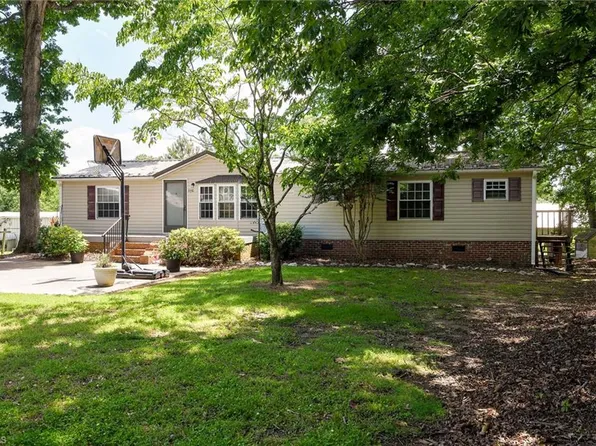 6550 Bullard Farm Rd, Walnut Cove, NC 27052
