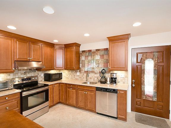 2nd image of 187 Brittle Ln