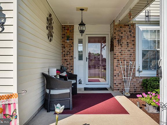 4th image of 63 Knollwood Dr