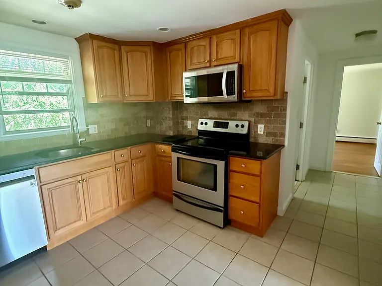200 Bulgarmarsh Rd #8 — Photo 3