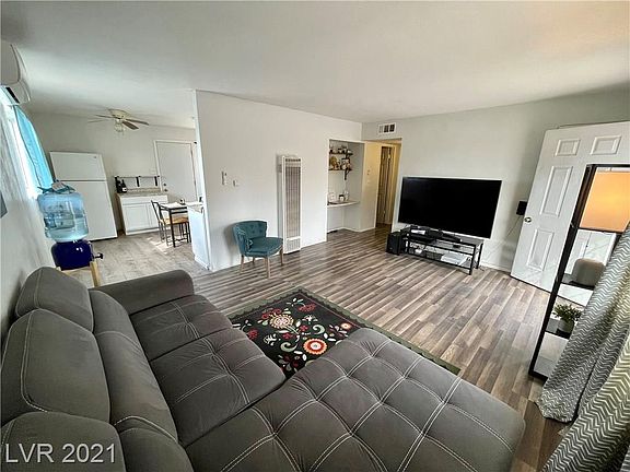4th image of 1800 Margarita Ave