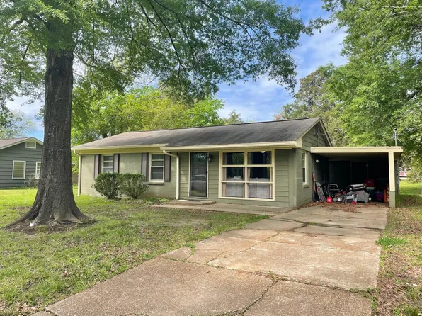 1218 Southmont Dr, Demopolis, AL 36732