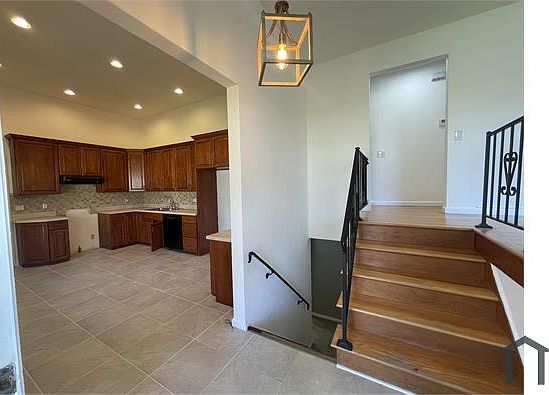 5th image of 1214 Kingsford Dr