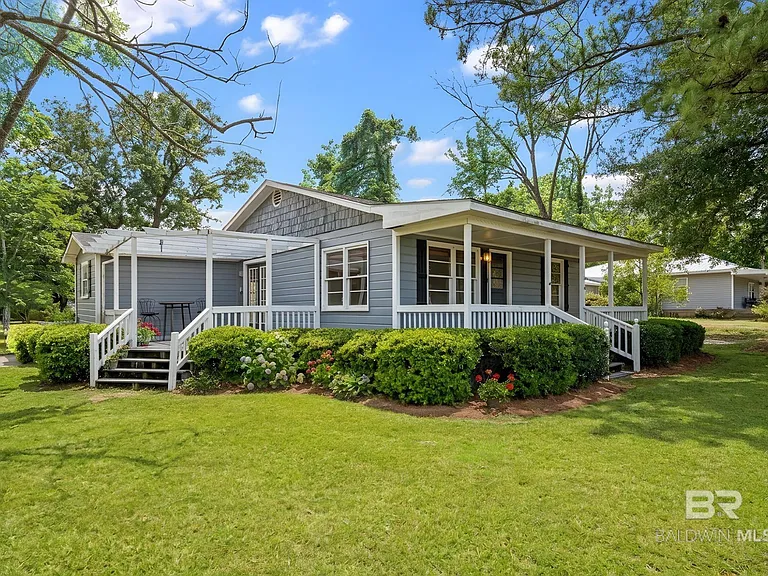 358 Pecan Ave — Photo 1