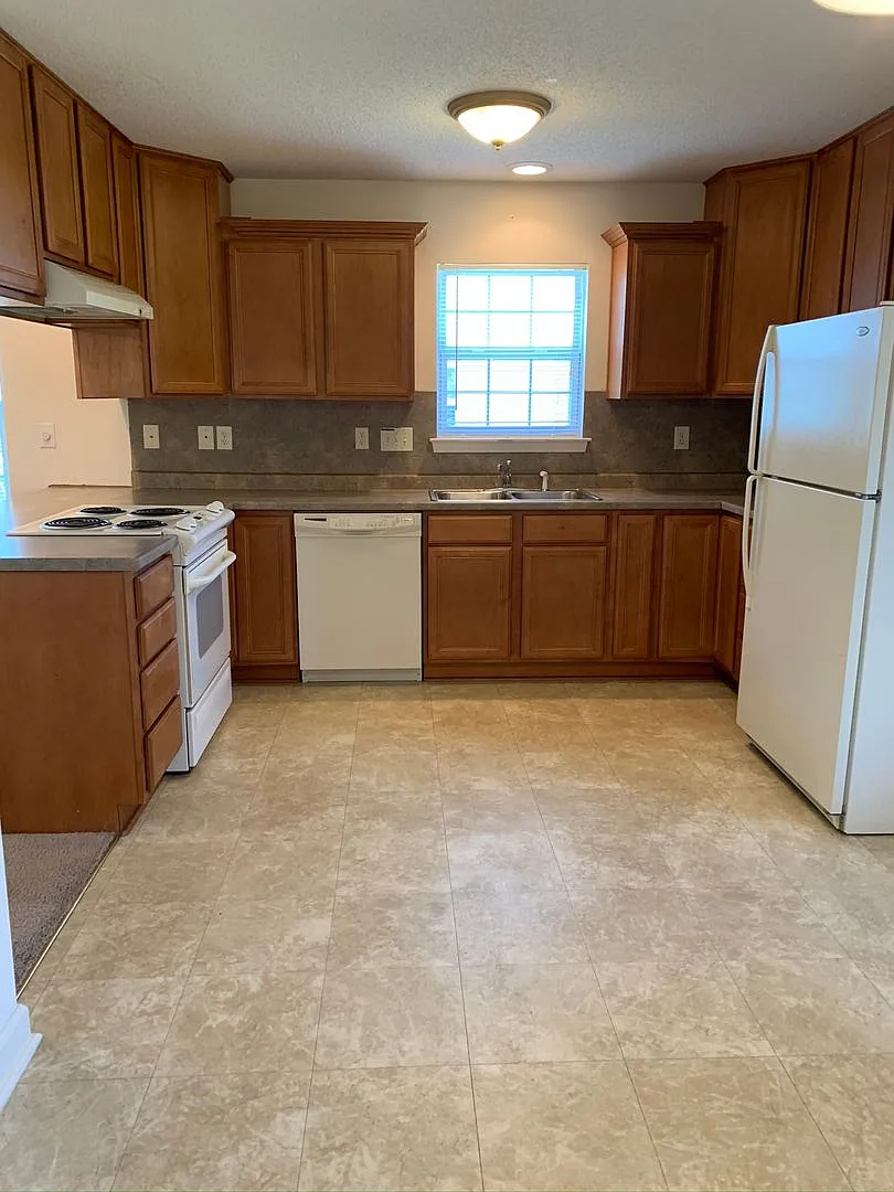1348SF 2BR 2.5BA — Photo 3