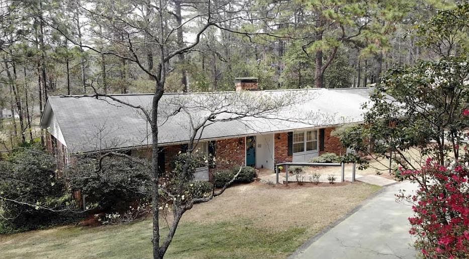 1st image of 820 Barber Rd
