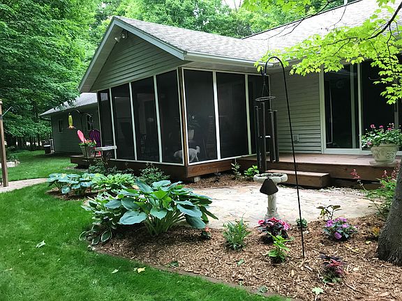 Attached screened porch 