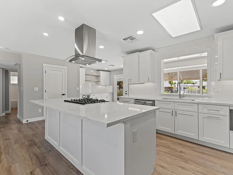 10423 W Monterosa Dr — Photo 8