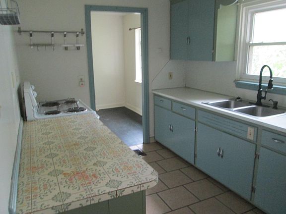 4th image of 130 E Highland Dr