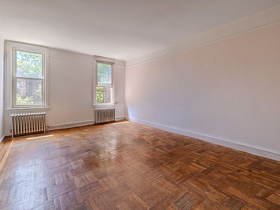 4th image of 166 Pacific St