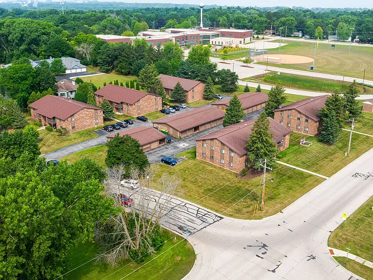 Mossy Oak Apartments — Photo 6