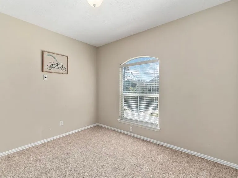 1332 Dorothy St — Photo 3