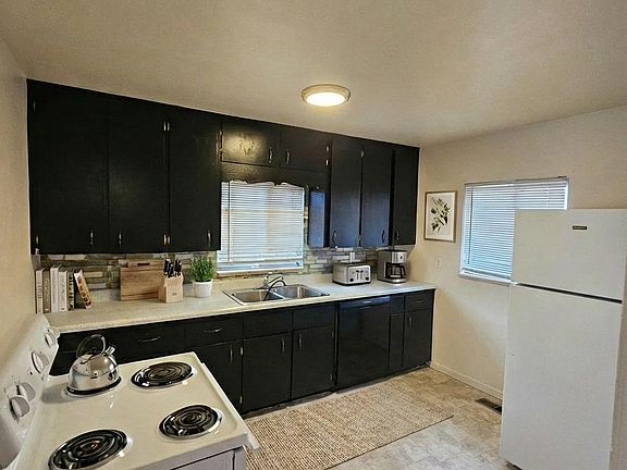 4th image of 1028 Perry St