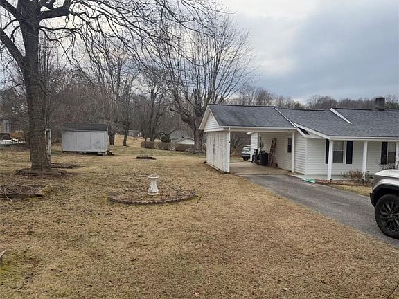 3rd image of 4107 Airport Rd