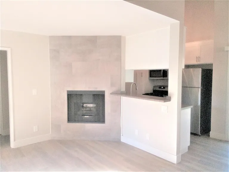 11230 Camarillo St #201 — Photo 4
