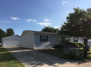 5519 Ebonywood Ln, Roscoe, IL 61073