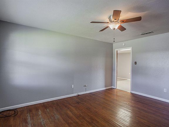 2nd image of 105 Darden Dr