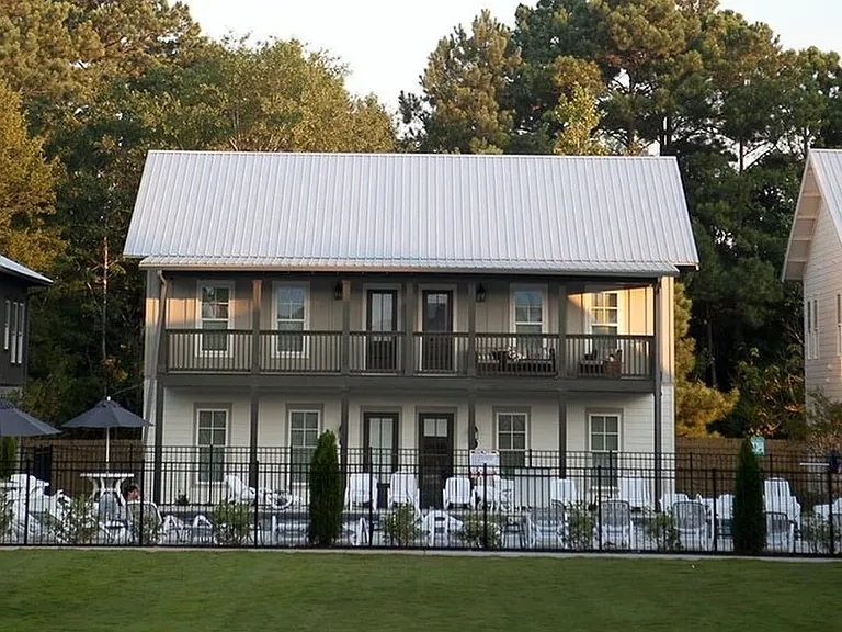 3BR Cottage w/ Balcony