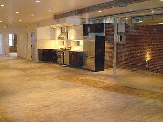 Rented by Bond New York | media 26