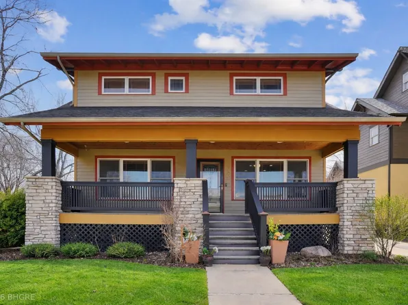 8402 Long Meadow Ln, Johnston, IA 50131