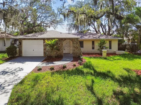 8910 Elm Leaf Ct, Port Richey, FL 34668