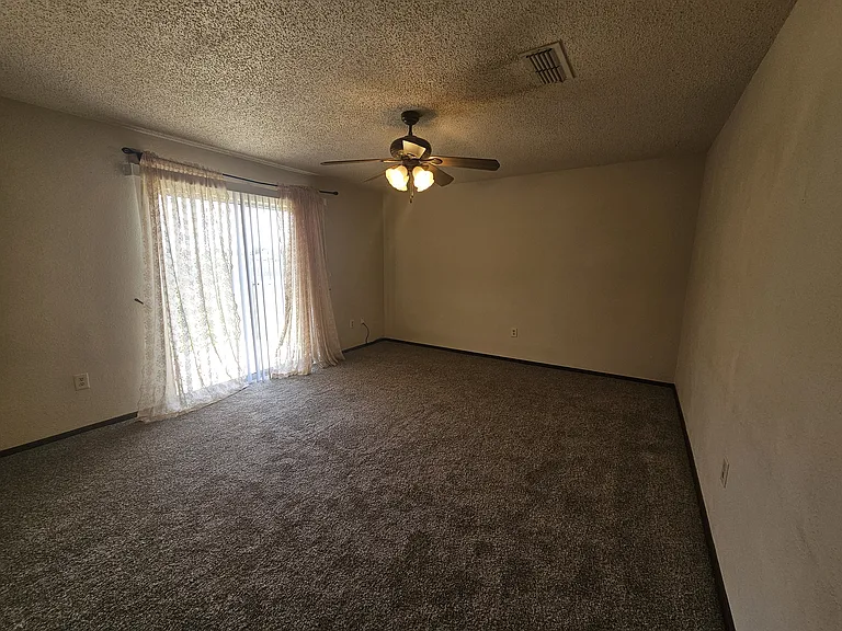 6110 SW Park Pl — Photo 3
