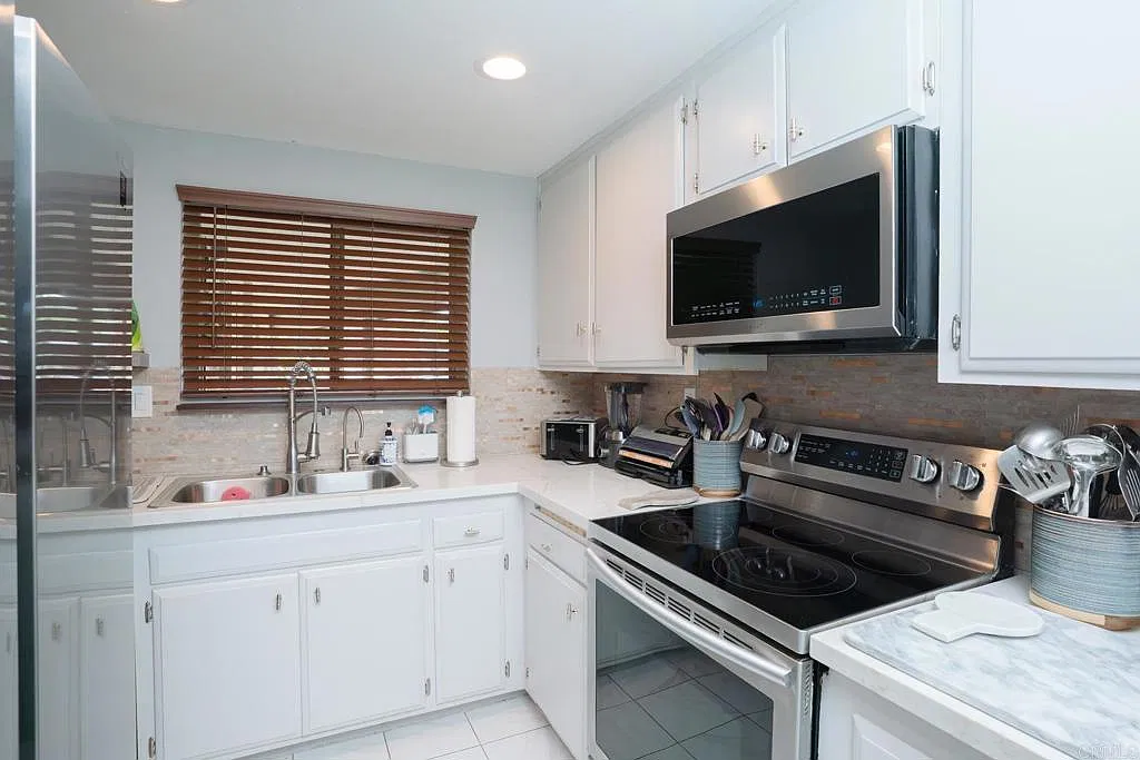 3 bed, 1186 sqft, $4,500 — Photo 3
