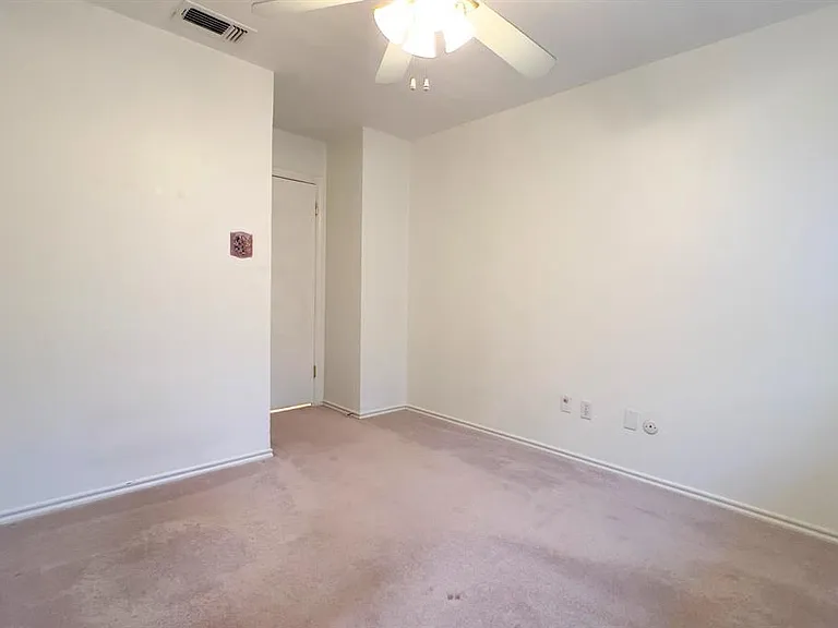 2626 Custer Pkwy #C — Photo 5