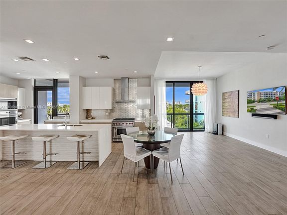 3rd image of 20 Isle Of Venice Dr APT 402