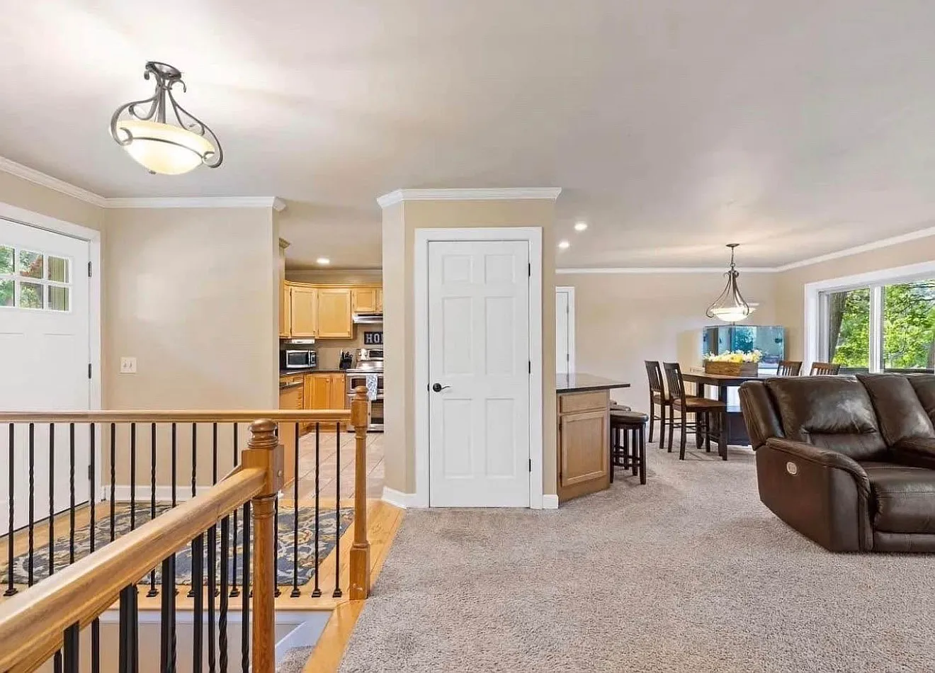 3 bed, 2204 sqft, $3,300 — Photo 4