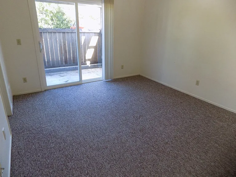 3175 Camellia Ct — Photo 7
