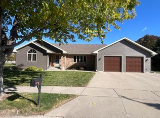 1109 Clover Ct, Aberdeen, SD 57401