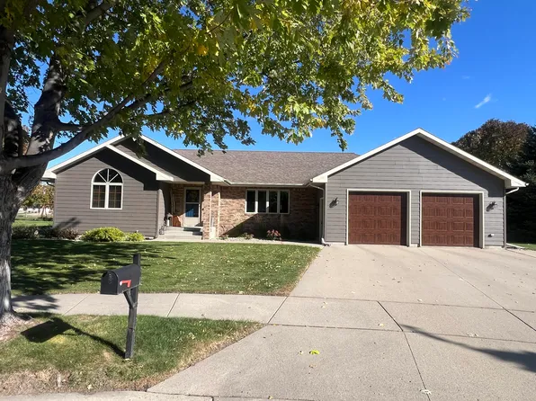 1109 Clover Ct, Aberdeen, SD 57401
