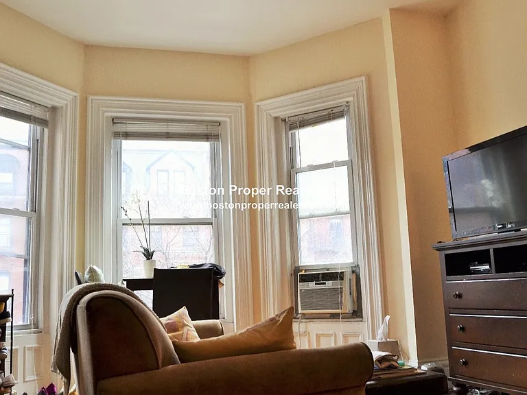 225 Newbury St #5F — Photo 6