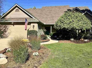 2130 Point Wood Rd, Fort Wayne, IN 46818