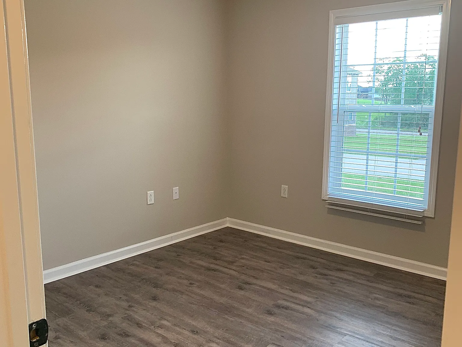 3 bed, 1300 sqft, $1,550 — Photo 4