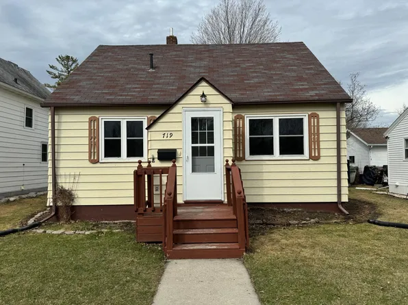 719 Arnold Ave N, Thief River Falls, MN 56701