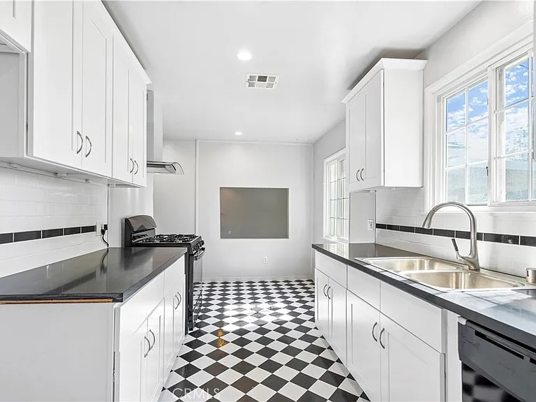 7721 Oakdale Ave — Photo 6