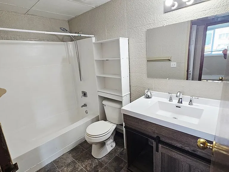 1008 Portland Dr — Photo 3
