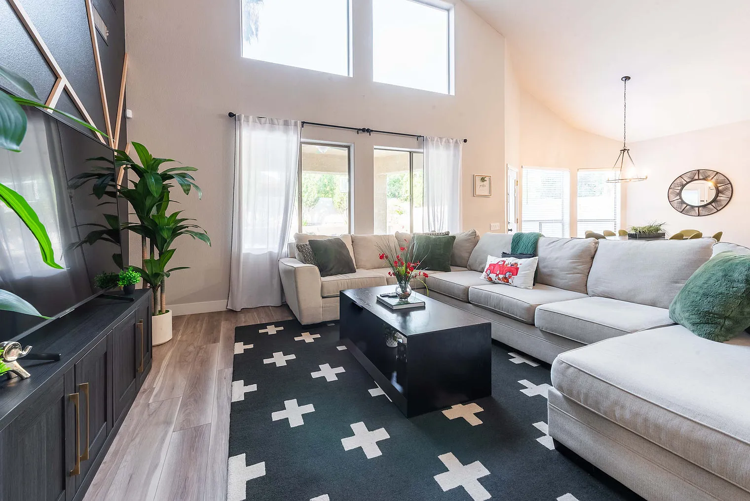 5 bed, 2.0 bath, 2992 sqft, $9,868 — Photo 1