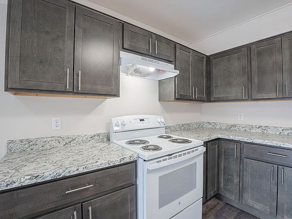 5th image of 2109 Lake Point Dr
