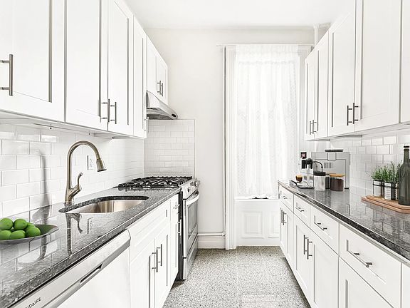 5th image of 412 8th Ave APT C4