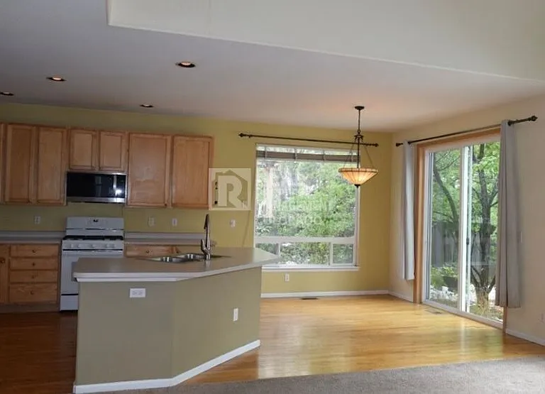 1844 Powell St — Photo 2