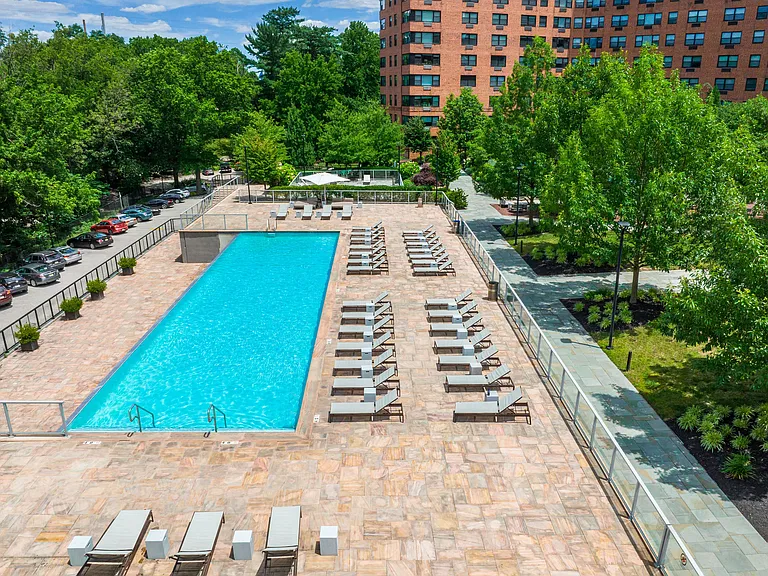 Rittenhouse Hill Infinity-Edge Pool