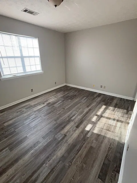 2 bed, $1,100 — Photo 3