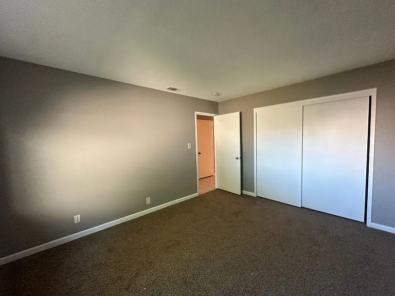1175 E Edison St — Photo 16