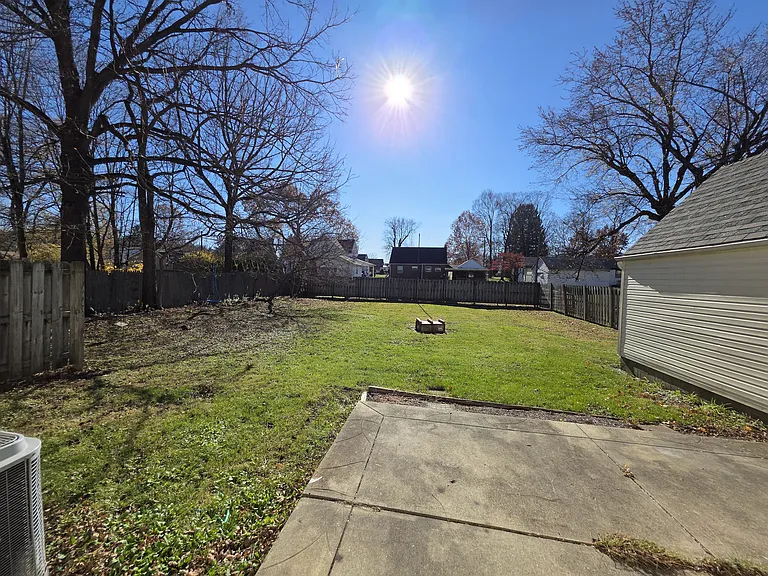710 E Chestnut St — Photo 22