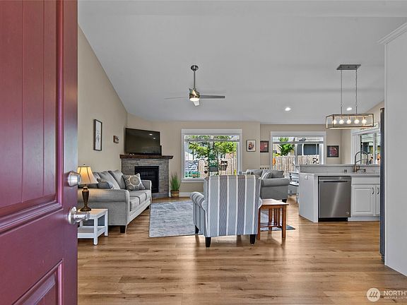 3rd image of 118 Mark Court SE