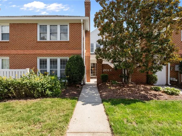 201 Amersham Dr APT C, Yorktown, VA 23693